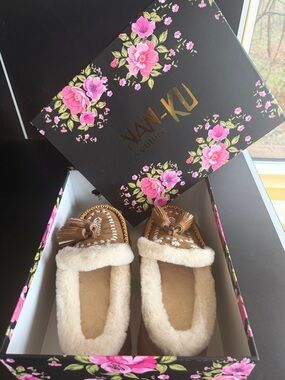 Nan-Ku Women's Tan Shearling Moccasin Slippers